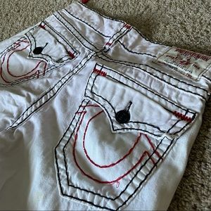 WHITE TRUE RELIGION JEANS